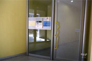 エントランスはオートロック付きです。