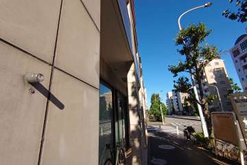 敷地南側の前面道路（西側から）