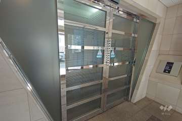 エントランスはオートロック付きです。