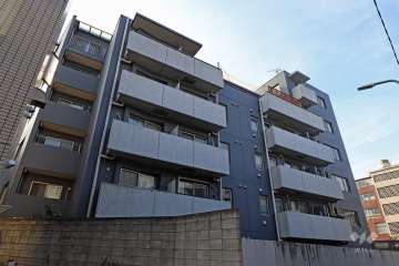 エクセルシオール初台の外観（東側から）