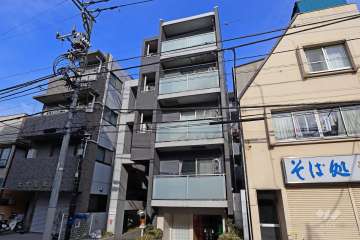 エクセルシオール初台の外観（南側から）