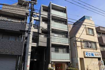 エクセルシオール初台の外観（西側から）