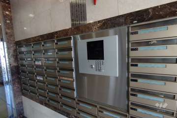 エントランスはオートロック付きです。