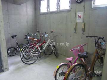 屋内にある駐輪場