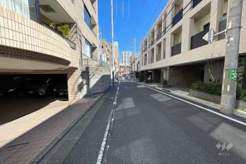 敷地南東側の前面道路