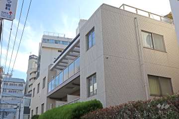 コムロンド千駄ヶ谷フラットの外観（東側から）