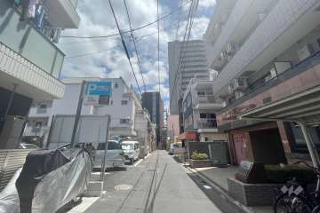 敷地南東側の前面道路