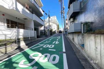 敷地南側の前面道路