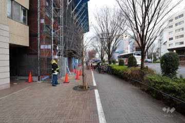 敷地西側の前面道路