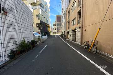 敷地北側の前面道路