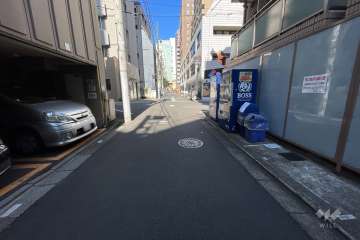 敷地西側の前面道路