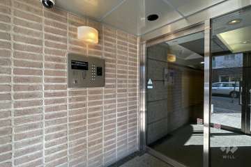 エントランスはオートロック付きです。