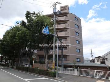 ライオンズマンション園田北の外観（東側から）