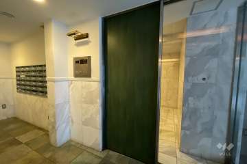 エントランスはオートロック付きです。