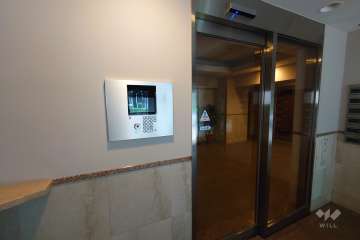 エントランスはオートロック付きです。