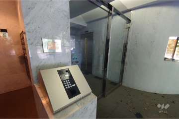 エントランスはオートロック付きです。