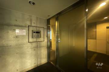 エントランスはオートロック付きです。