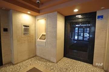 エントランスはオートロック付きです。