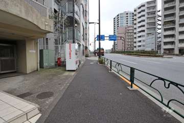 敷地北西側の前面道路