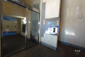 エントランスはオートロック付きです。