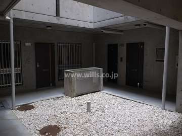 建物中央にある吹き抜け