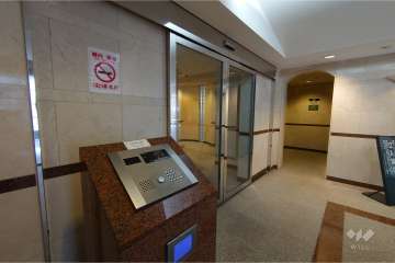 エントランスはオートロック付きです。