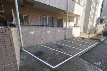 敷地内駐車場（屋外平面式）