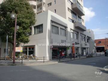 1階には店舗が入っています。