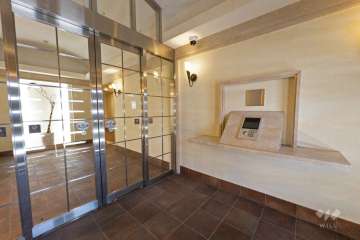 エントランスはオートロック付きです。