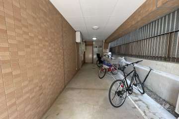 屋内に設けられた駐輪場