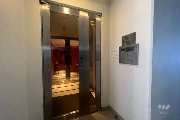 エントランスはオートロック付きです。