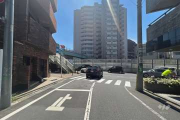 敷地北側の前面道路（東側から）