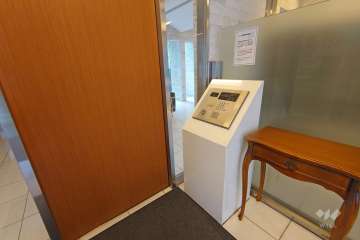 エントランスはオートロック付きです。