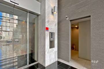 エントランスはオートロック付きです。