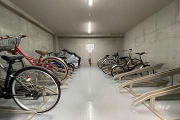 屋内に設けられた駐輪場