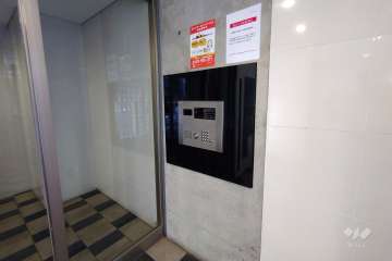 エントランスはオートロック付きです。