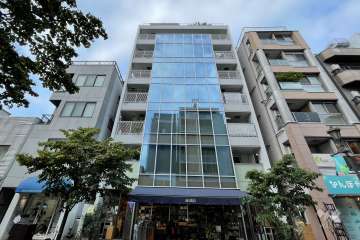 ザグラスタワーの外観（西側から）