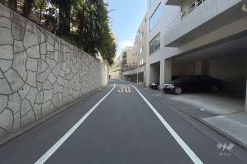 敷地北東側の前面道路