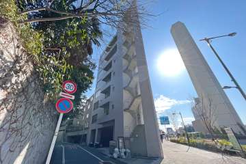 カーサブリランテ代々木公園の外観（北側から）