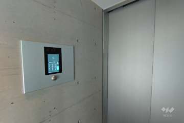 エントランスはオートロック付きです。