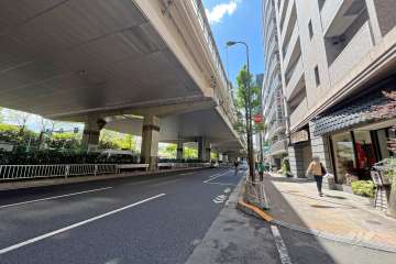 敷地南西側の前面道路