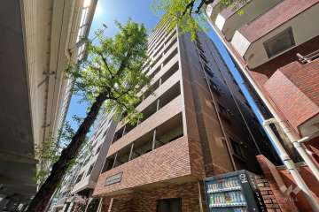 トーシンフェニックス初台弐番館の外観（南東側から）