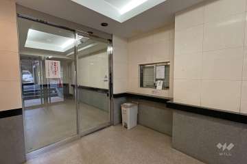 エントランスはオートロック付きです。