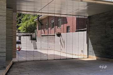 駐車場の出入り口（リングシャッター付き）