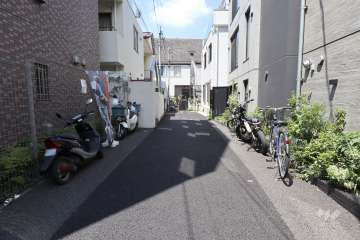 敷地北側の前面道路