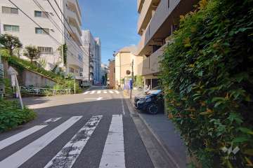 敷地南側の前面道路