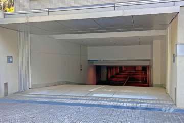 駐車場の出入り口（リングシャッター付き）