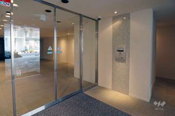 エントランスはオートロック付きです。