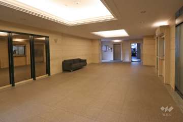 エントランスホールには談話スペースが設けられています。