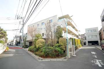 敷地北側前面道路と西側道路